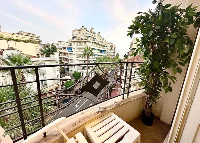 3 Pieces 100m2 Balcon Centre Juan 2 Pas Des Plages