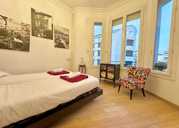 3 Pieces 100m2 Balcon Centre Juan 2 Pas Des Plages Appartement *