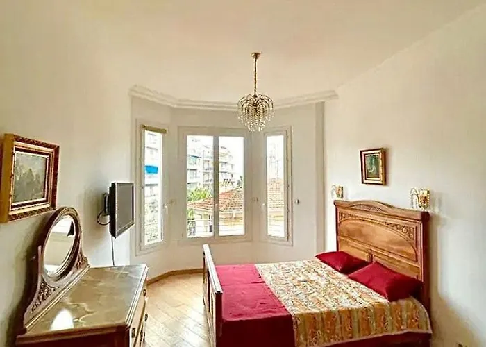 3 Pieces 100m2 Balcon Centre Juan 2 Pas Des Plages