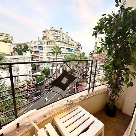 3 Pieces 100m2 Balcon Centre Juan 2 Pas Des Plages דירה