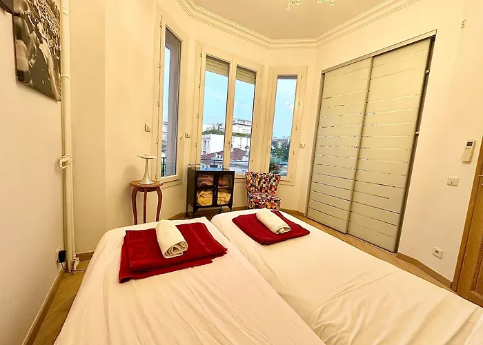 Apartment 3 Pieces 100m2 Balcon Centre Juan 2 Pas Des Plages *