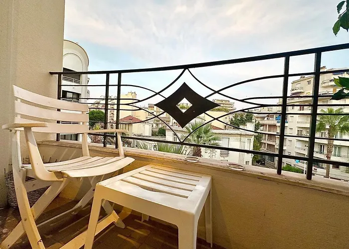 3 Pieces 100m2 Balcon Centre Juan 2 Pas Des Plages Apartment